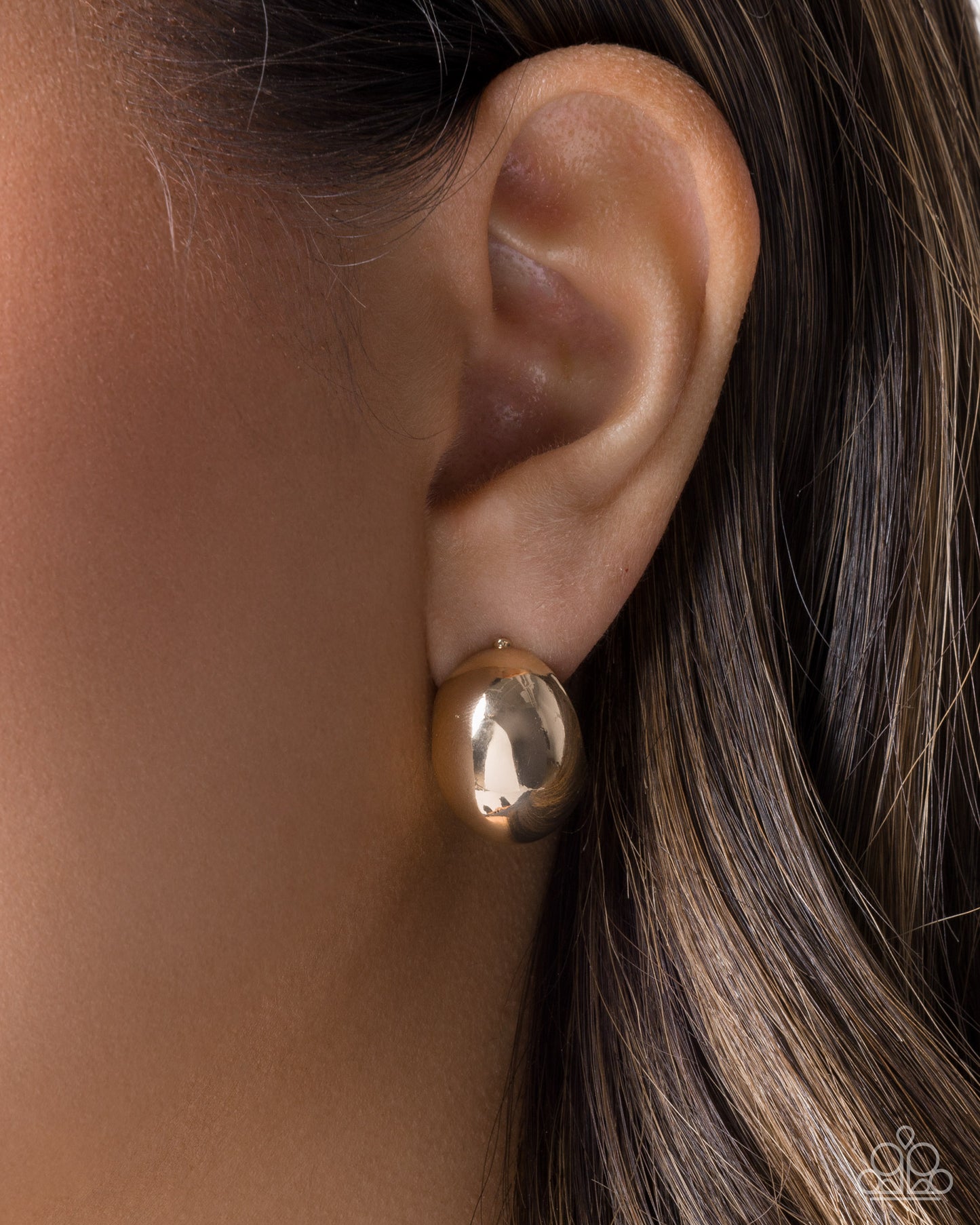 Sleek Silhouette - gold - Paparazzi earrings