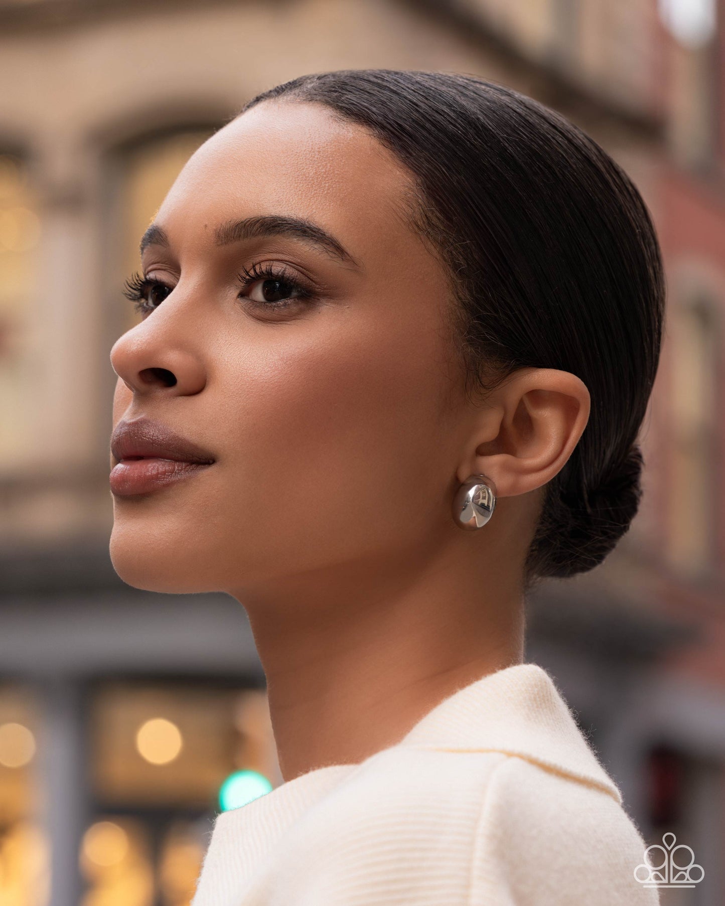 Sleek Silhouette - silver - Paparazzi earrings
