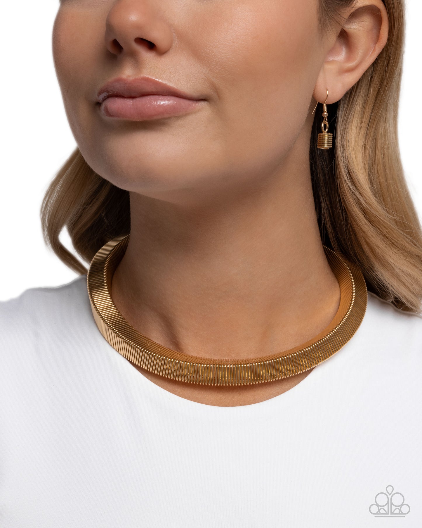 Sleek Suite - gold - Paparazzi necklace