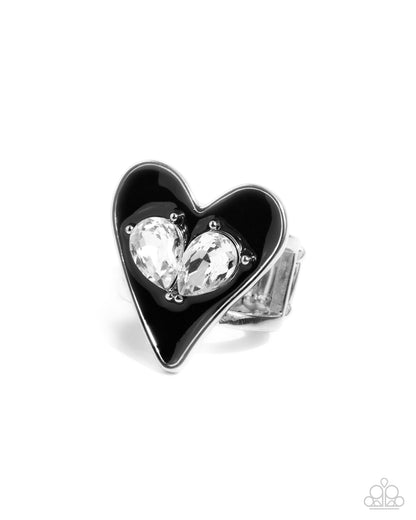 Smitten Showcase - black - Paparazzi ring