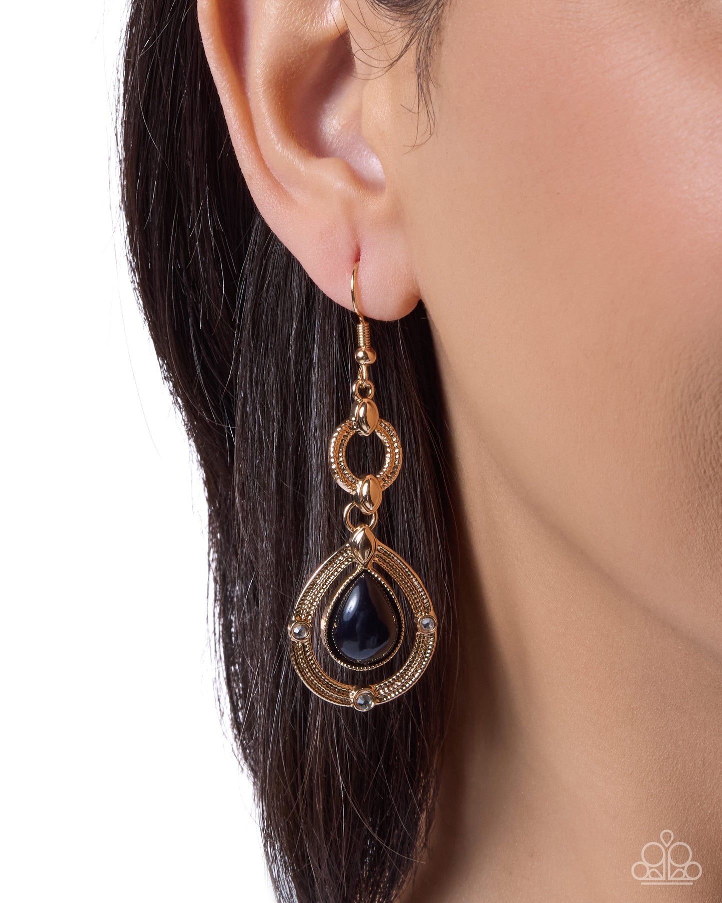 Sneaky Sheen - black - Paparazzi earrings