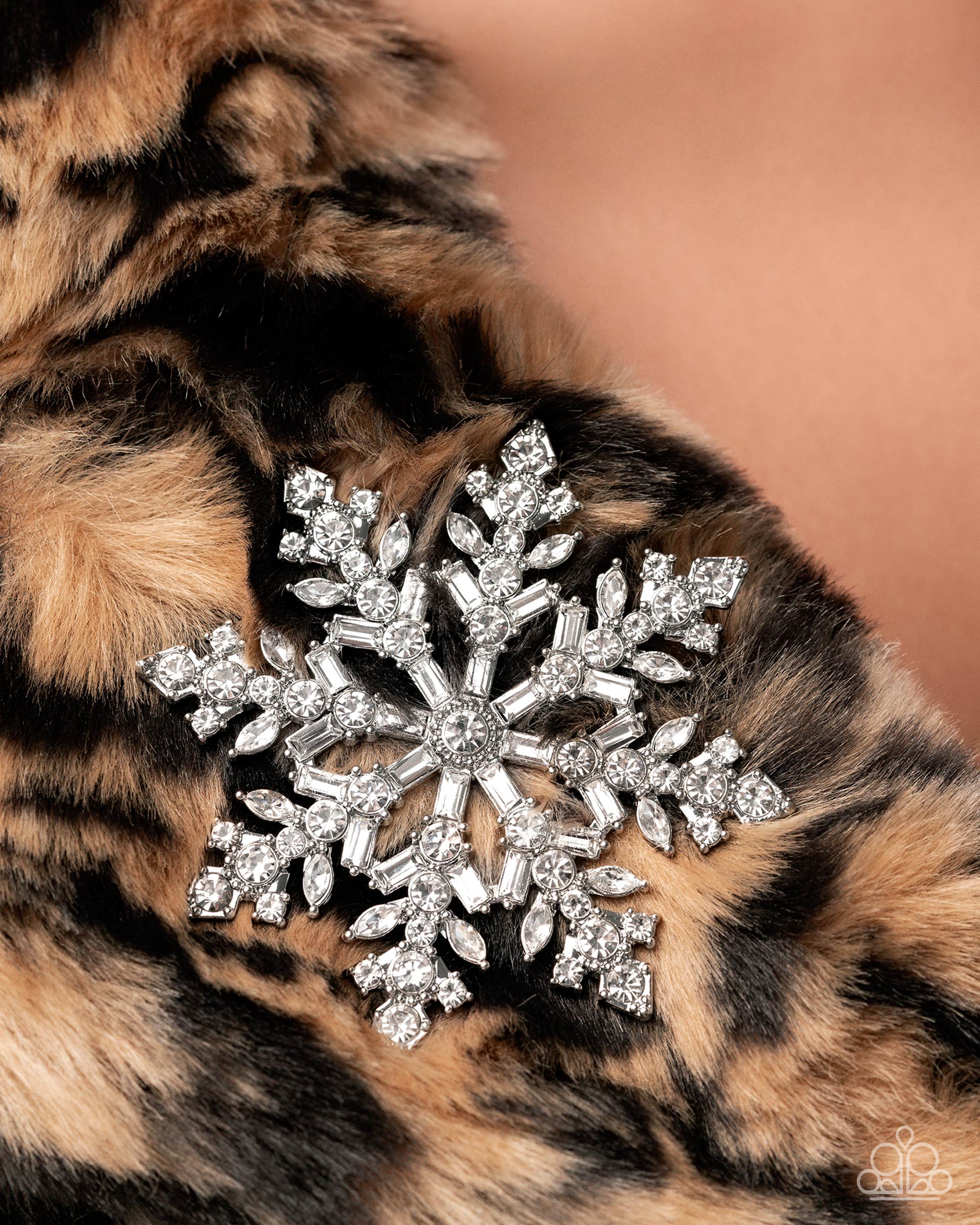 Snowflake Solstice - white - Paparazzi brooch
