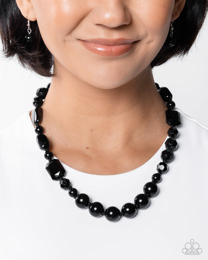 Socialite Shapes - black - Paparazzi necklace