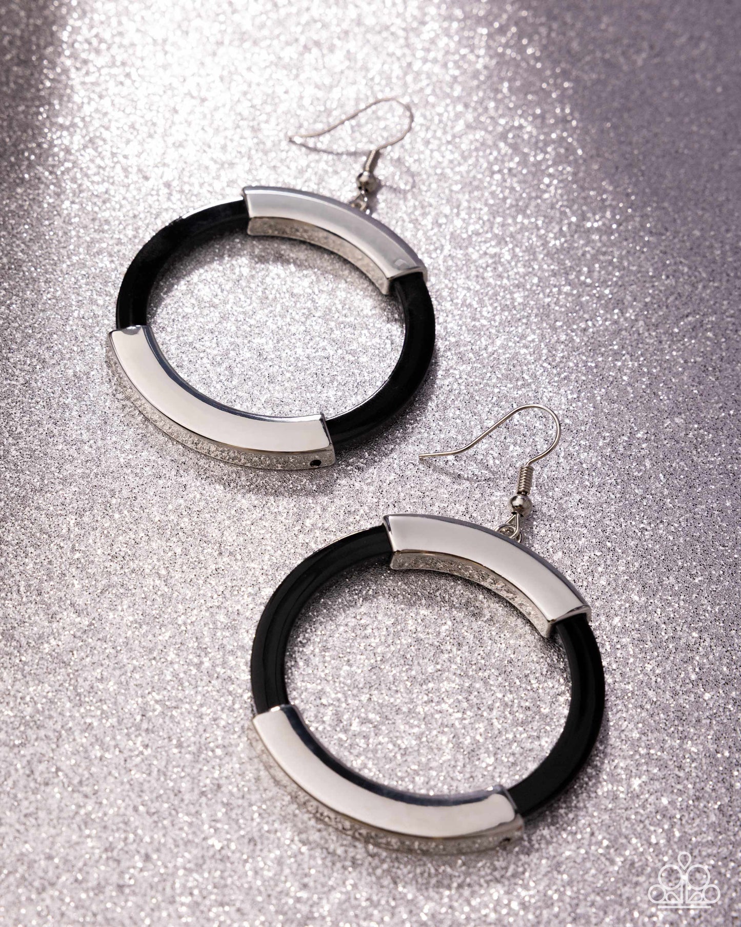 Socialite Sway - black - Paparazzi earrings