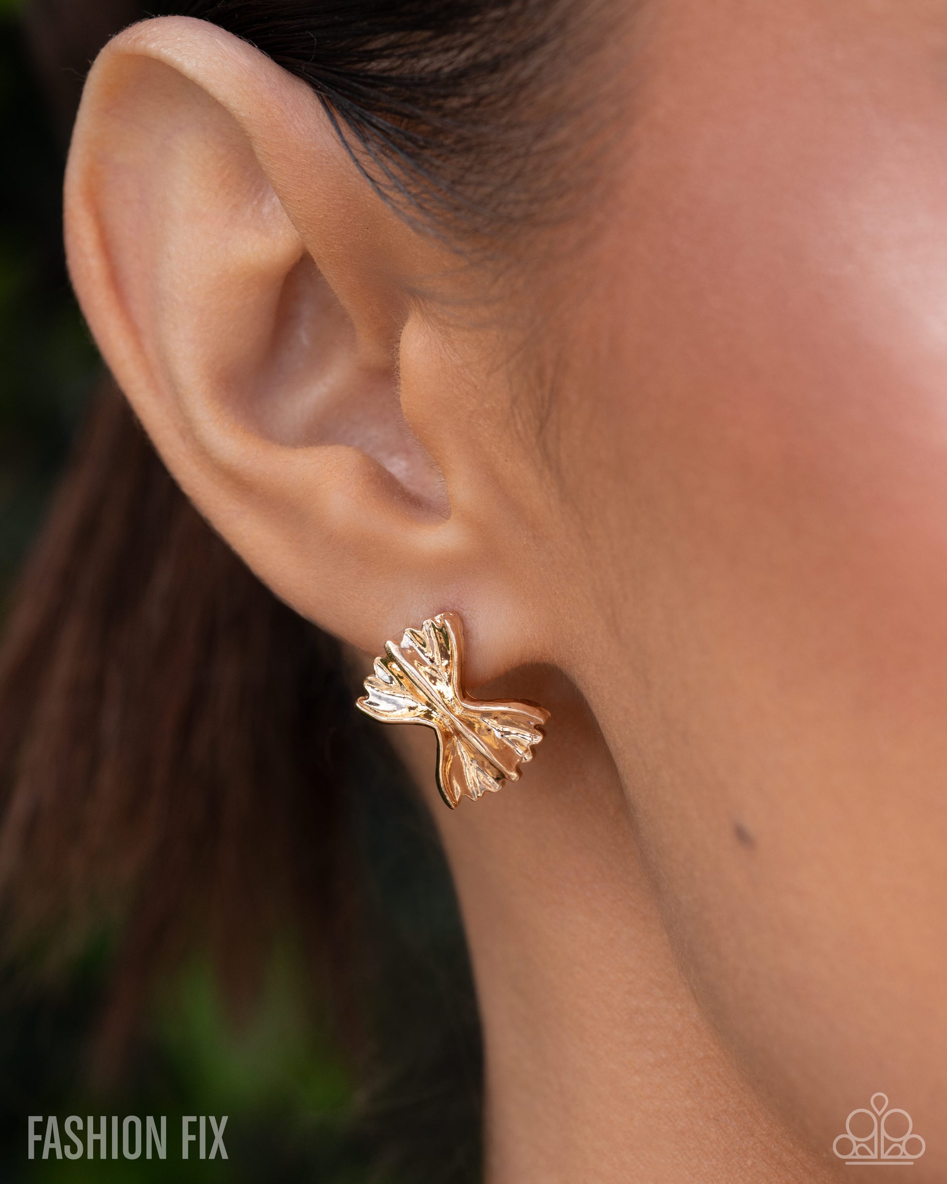 Sophisticated Selfie - gold - Paparazzi earrings