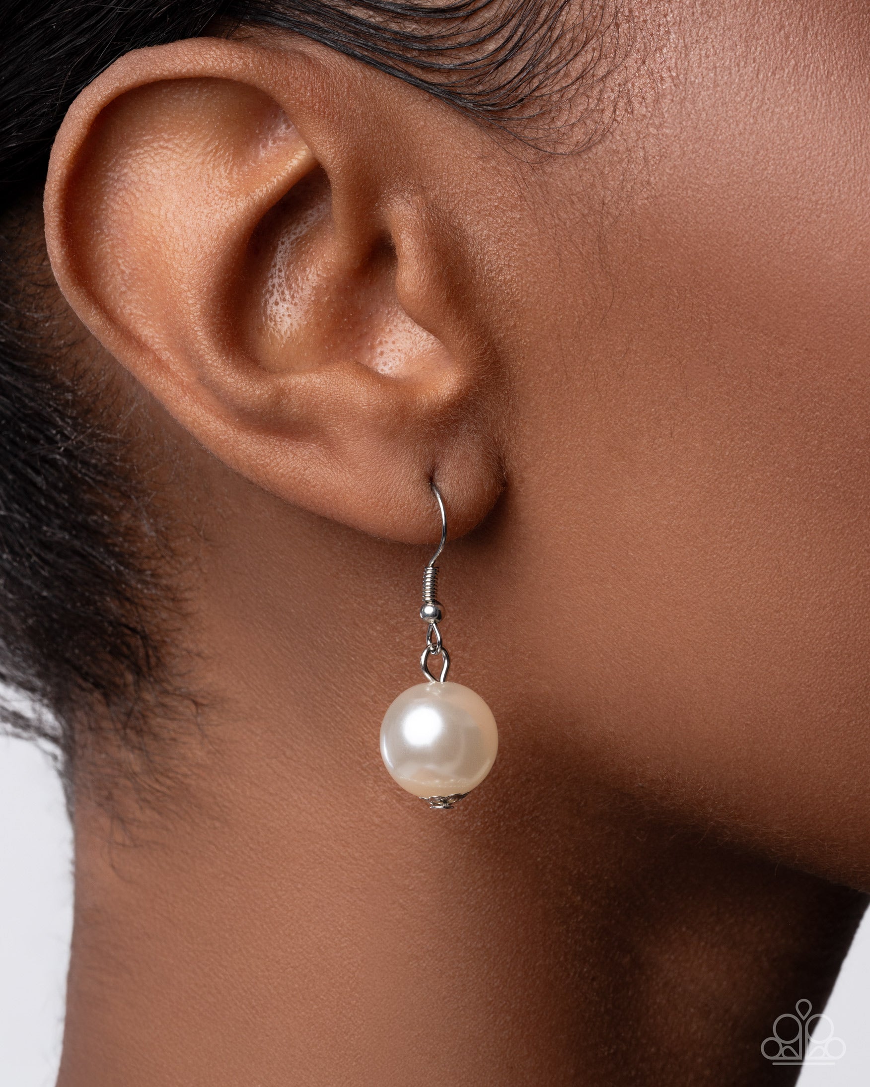 Sophisticated to the Max - white - Paparazzi necklace