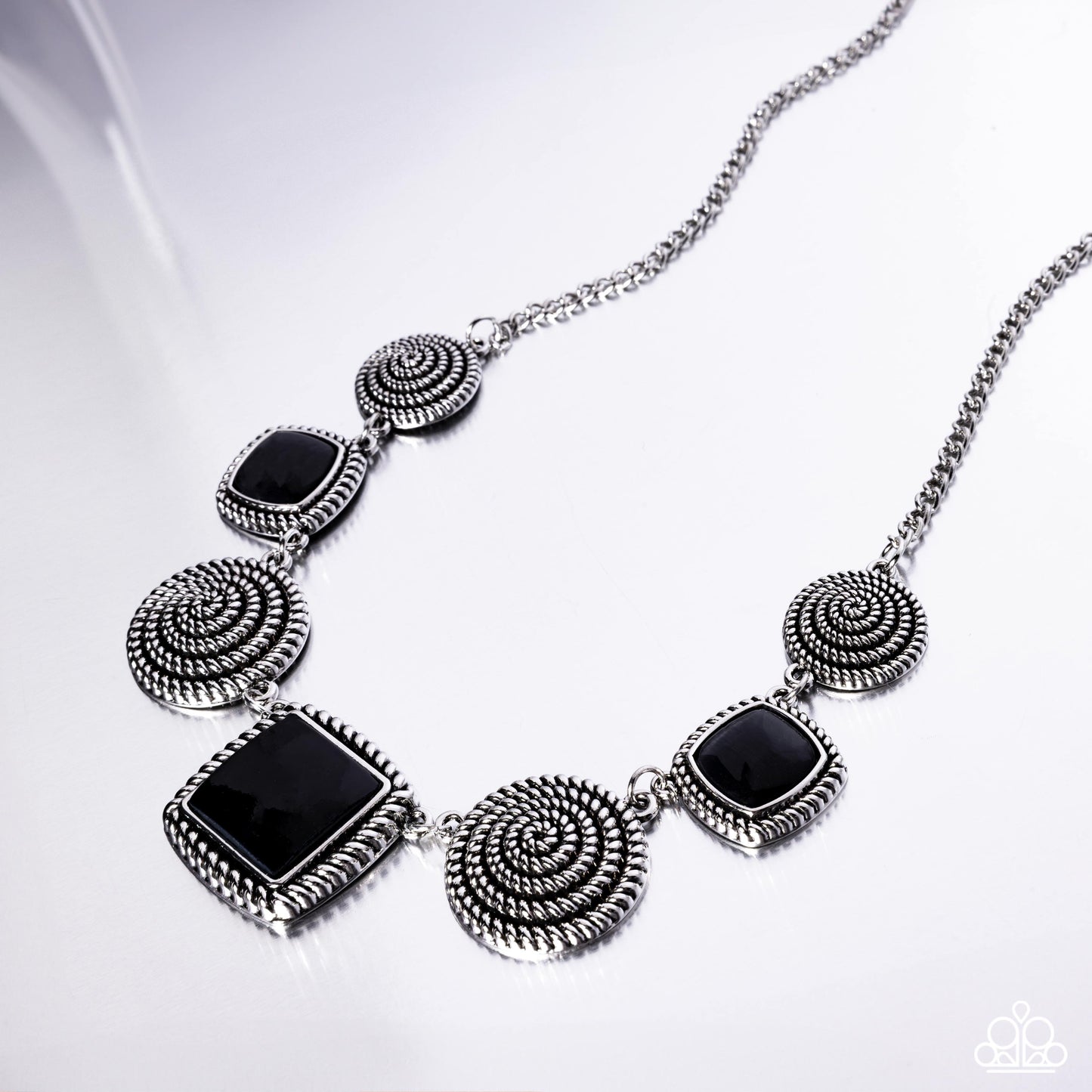 Spiral Sass - black - Paparazzi necklace