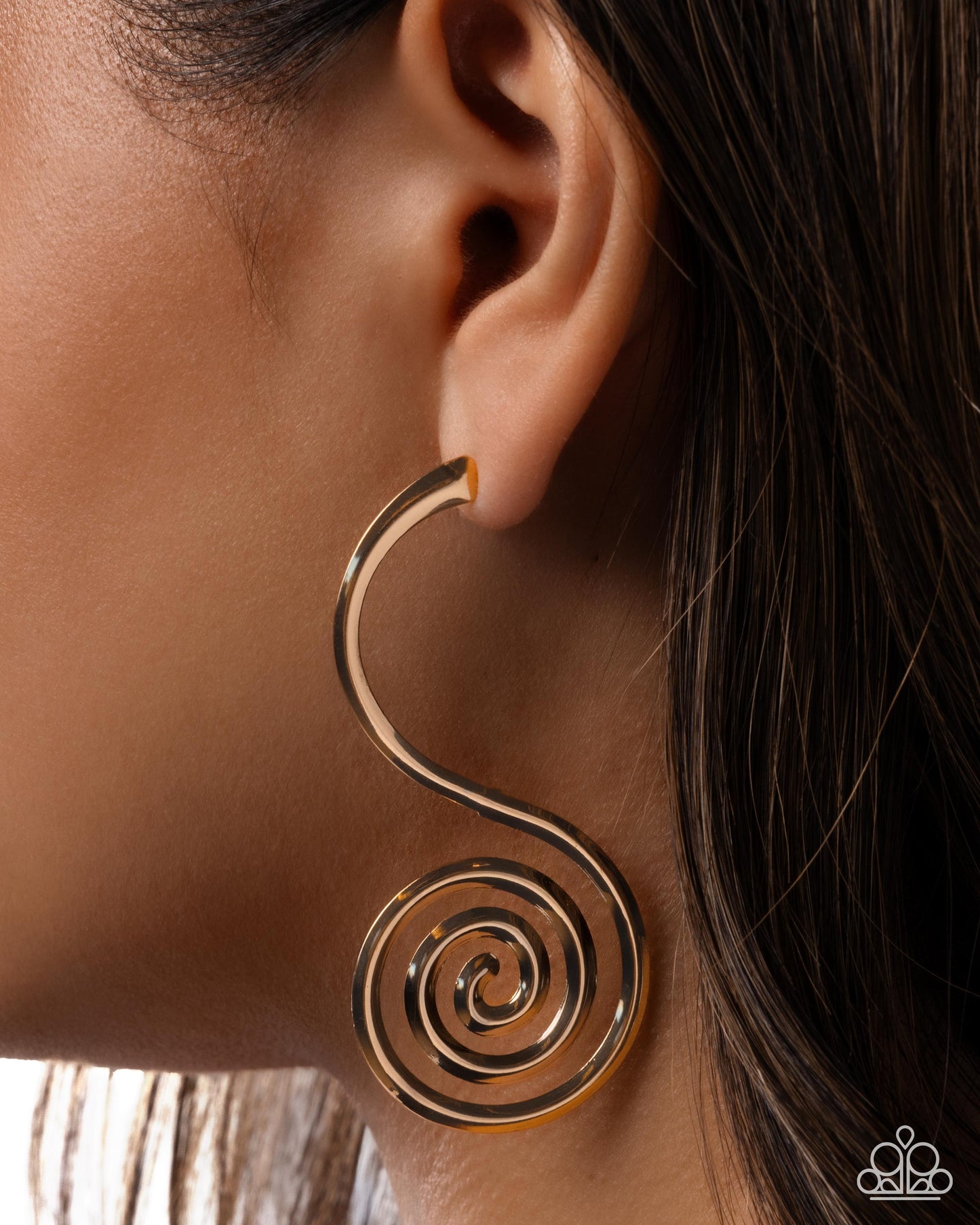Spiral Showcase - gold - Paparazzi earrings
