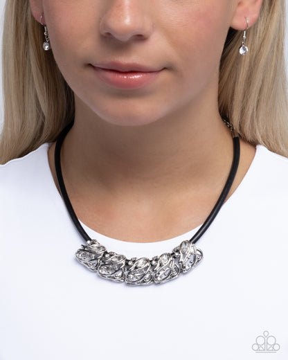 Sprig Shimmer - black - Paparazzi necklace