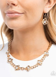 Square Silhouette - gold - Paparazzi necklace