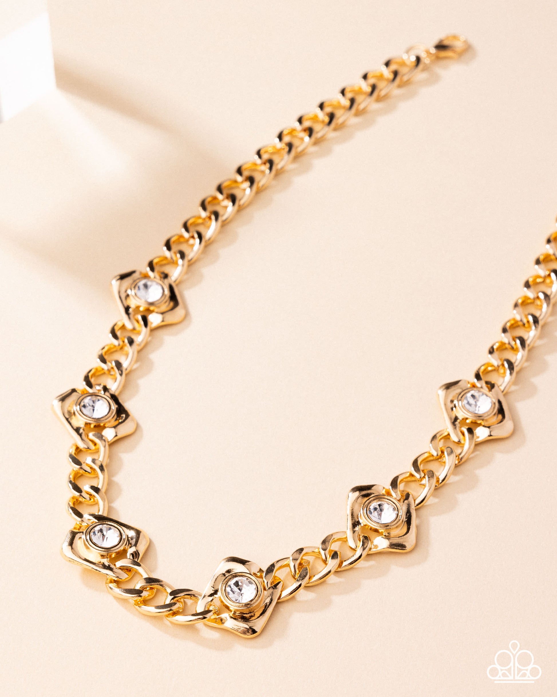 Square Silhouette - gold - Paparazzi necklace