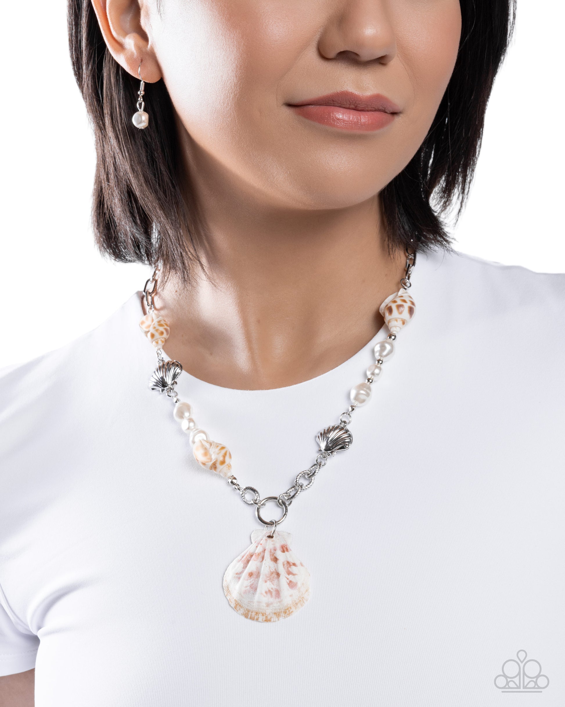 Stable Shells - white - Paparazzi necklace