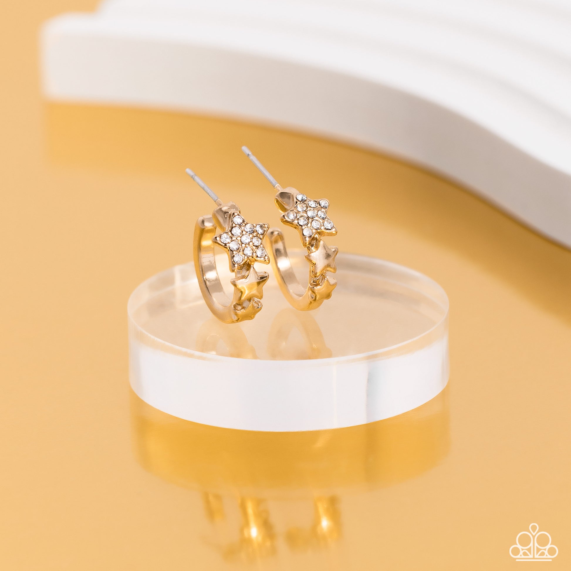 Starfish Showpiece - gold - Paparazzi earrings