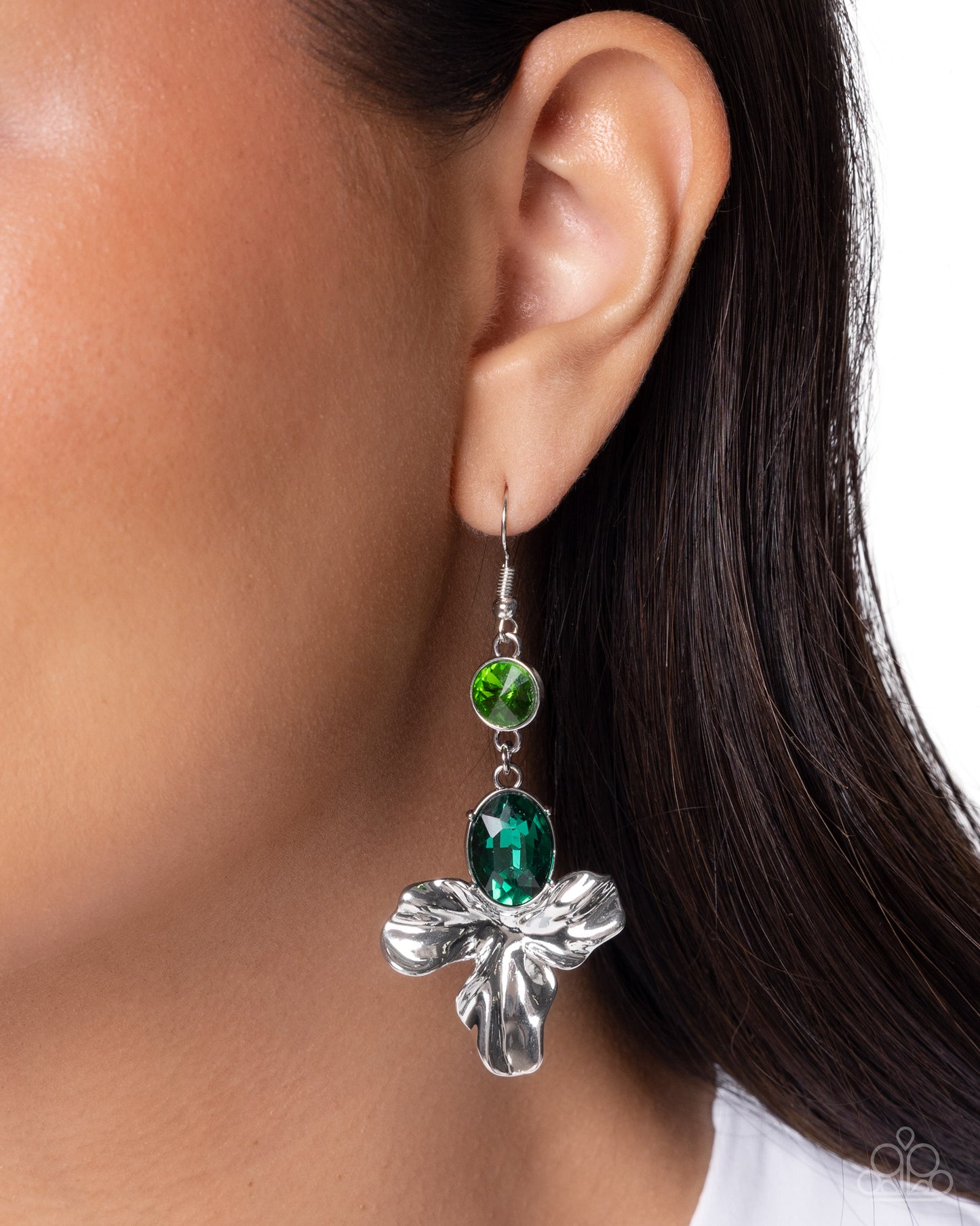 Staying Loose - green - Paparazzi earrings