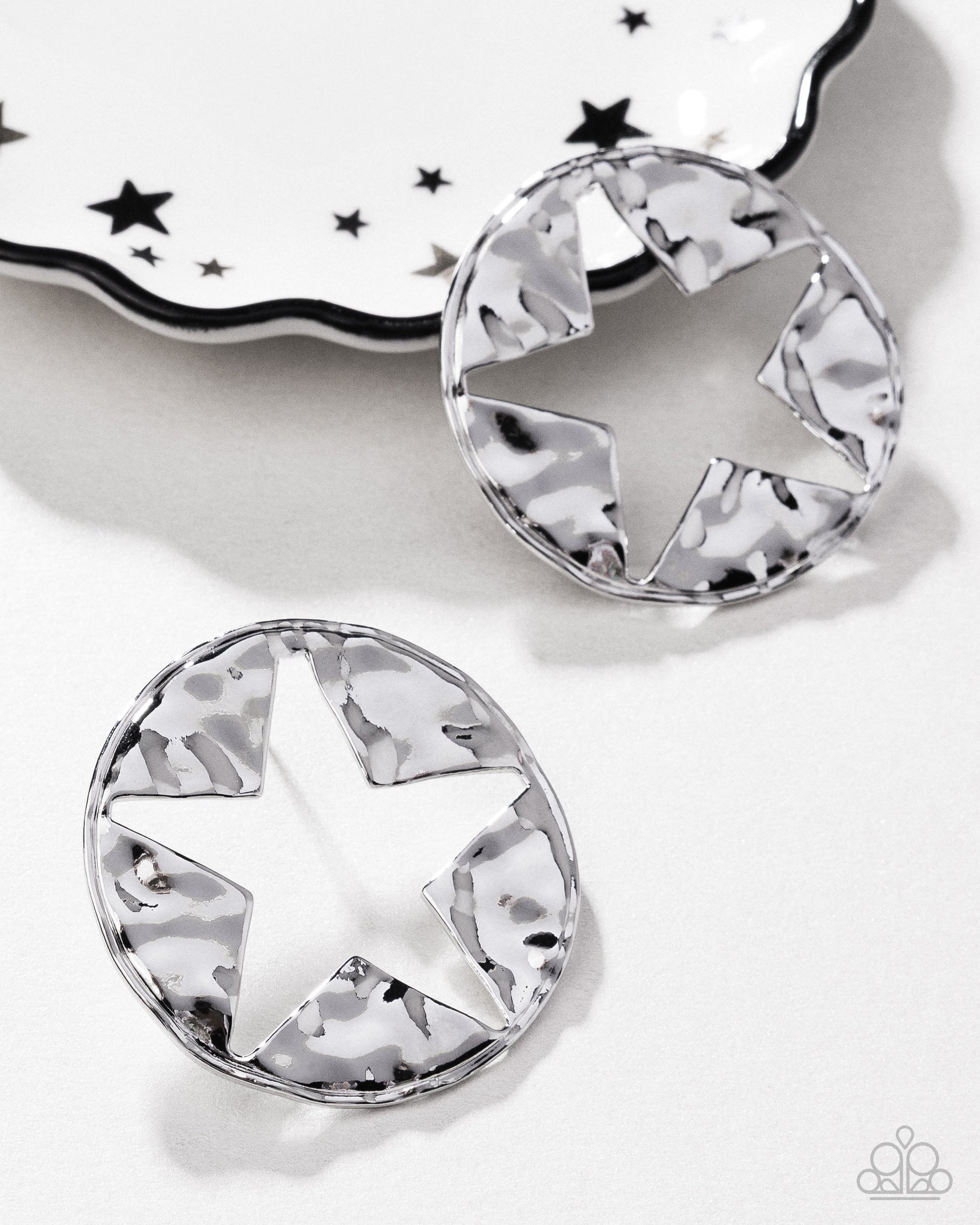 Stellar Saloon - silver - Paparazzi earrings