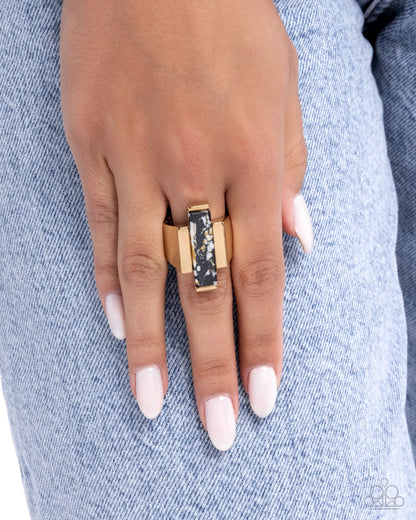 Stony Showcase - black - Paparazzi ring