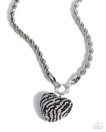 Striped Selfie - black - Paparazzi necklace