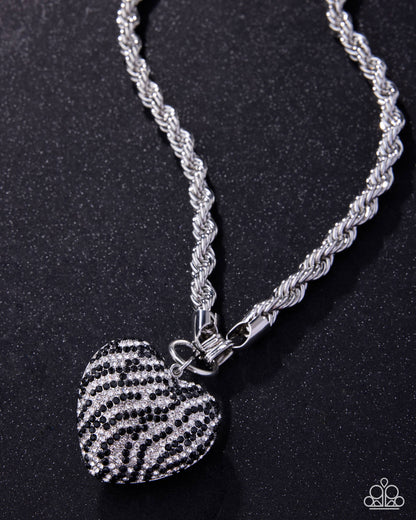Striped Selfie - black - Paparazzi necklace