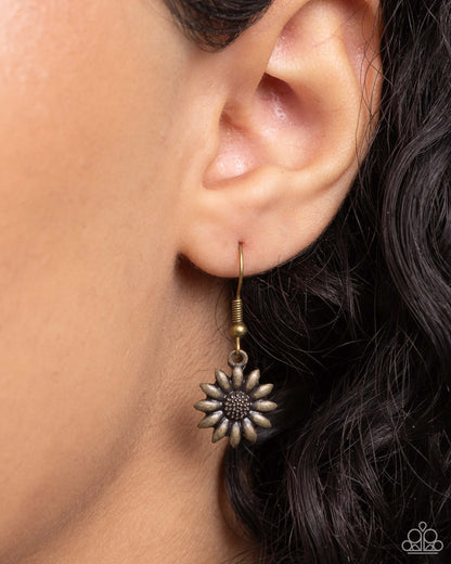 Sunflower Sensitivity - brass - Paparazzi necklace