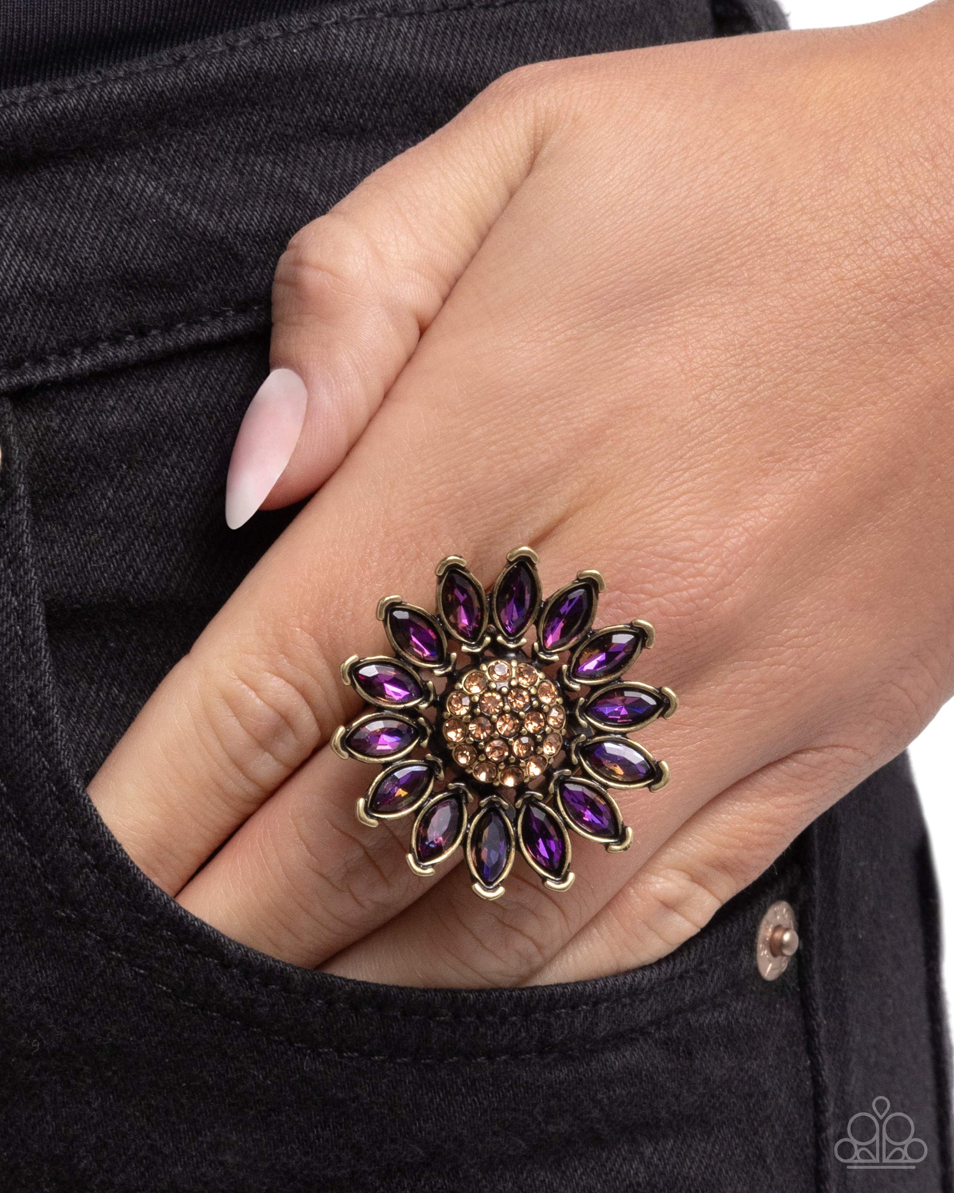 Sunflower Setting - brass - Paparazzi ring