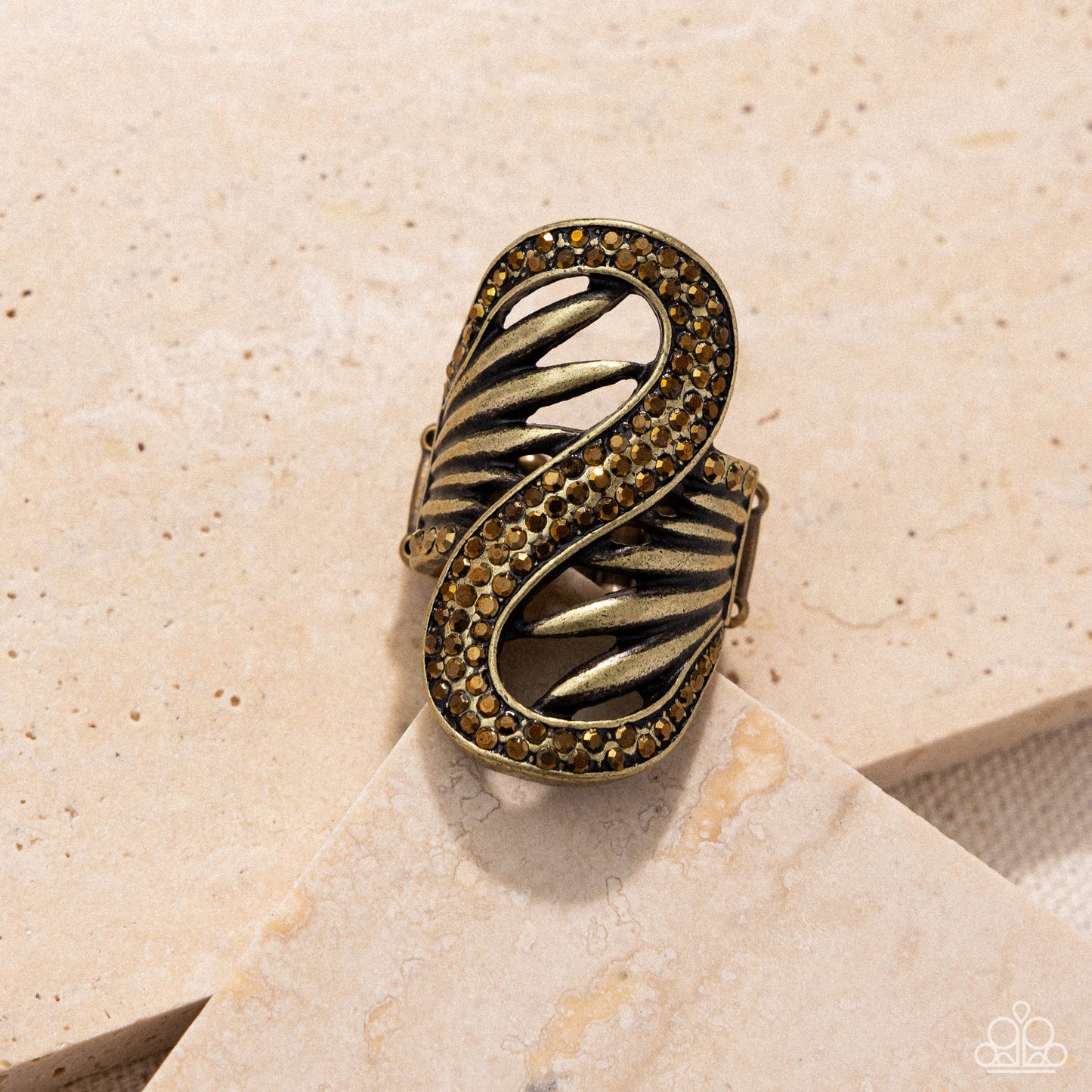 Superstar Spiral - brass - Paparazzi ring