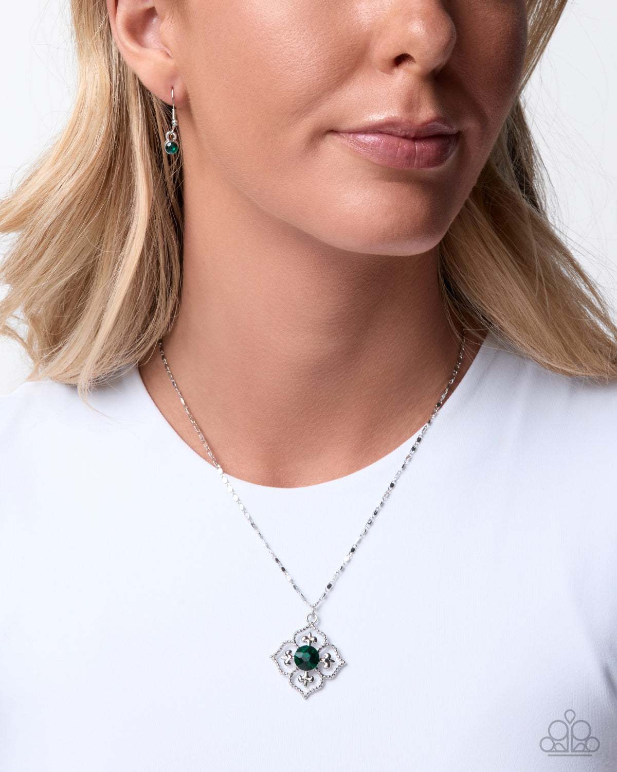 Supreme Elegance - green - Paparazzi necklace