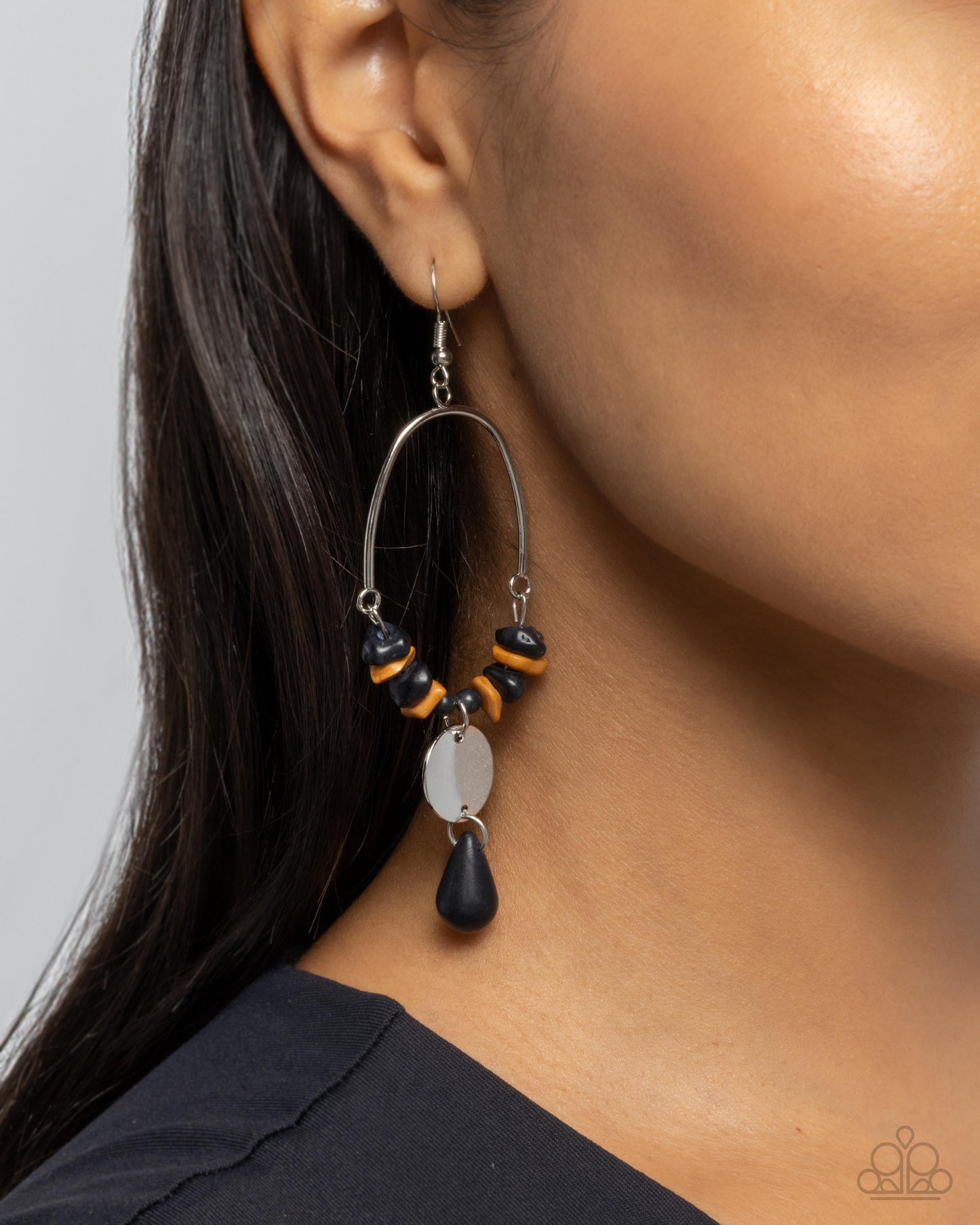 Suspended Santa Fe - black - Paparazzi earrings