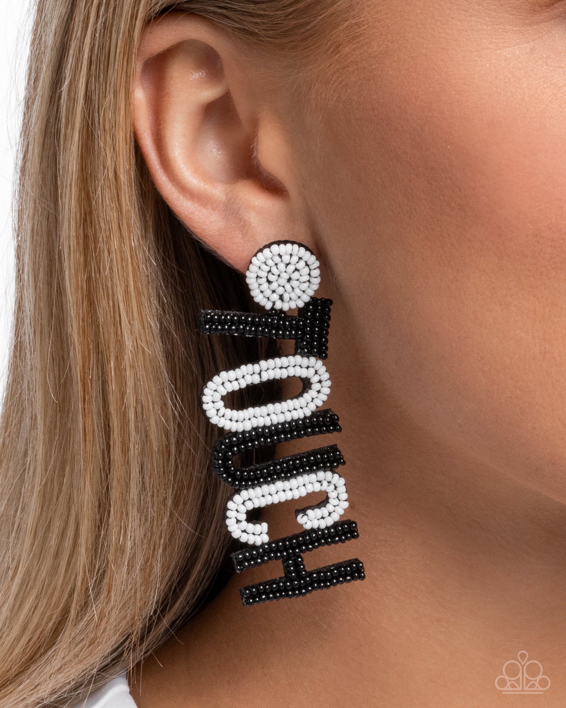 Touchdown Texture - black - Paparazzi earrings – JewelryBlingThing