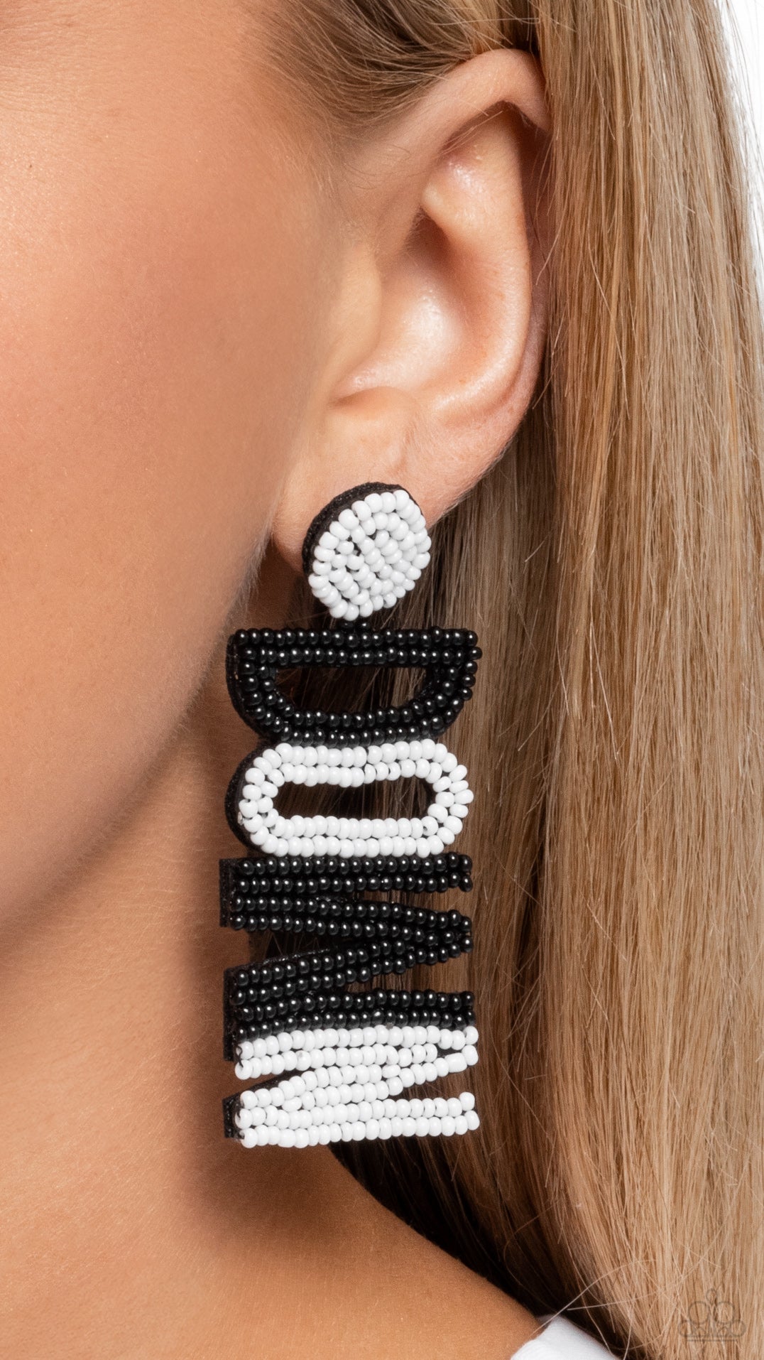 Touchdown Texture - black - Paparazzi earrings – JewelryBlingThing