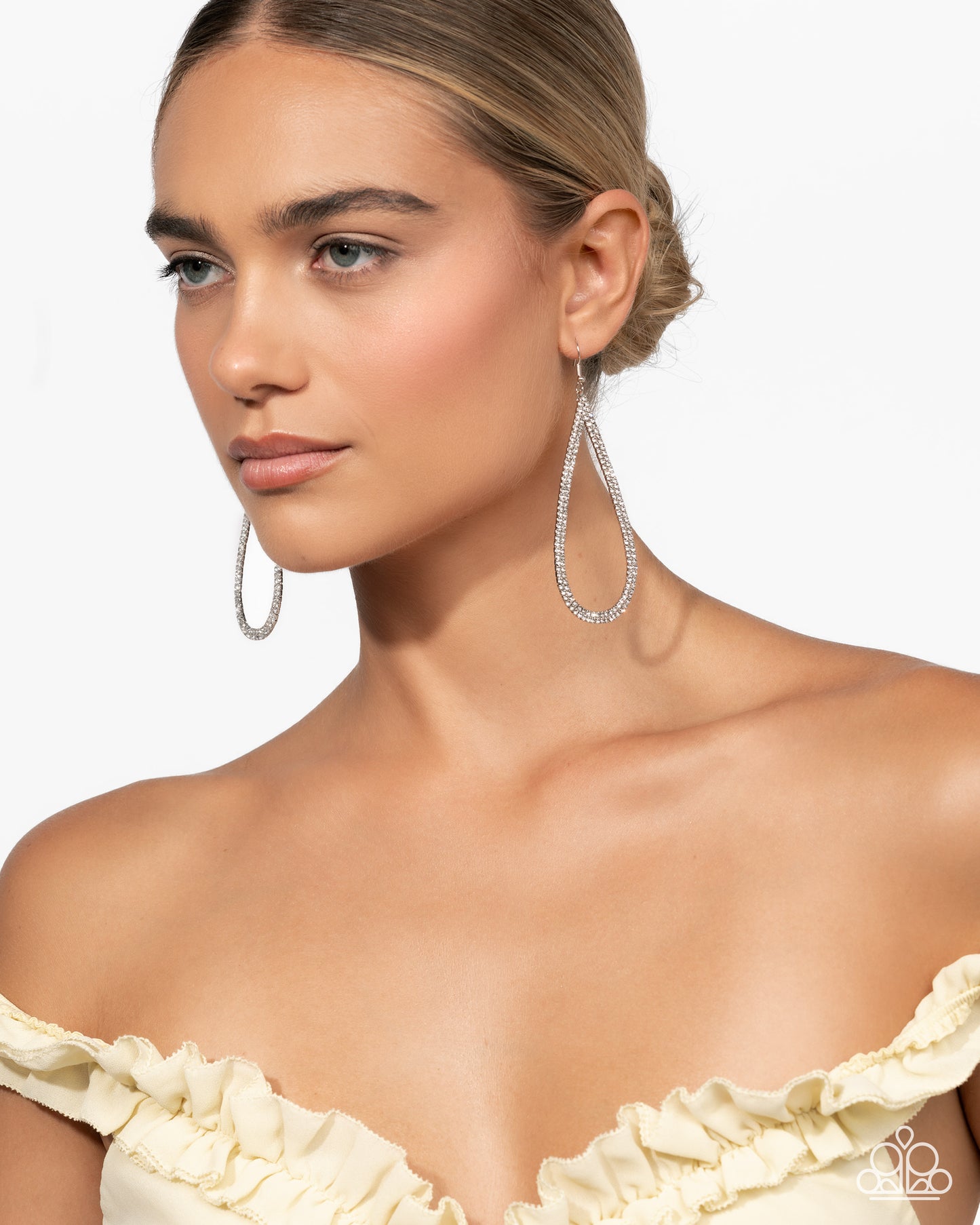 Traditional Twinkle - white - Paparazzi earrings