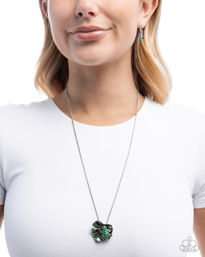 Tree Frog Tapestry - green - Paparazzi necklace