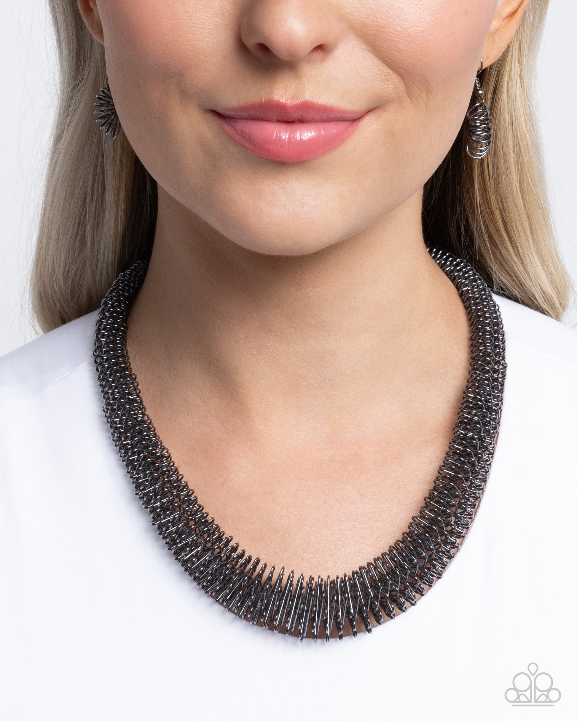 Trenchant Tribute - black - Paparazzi necklace