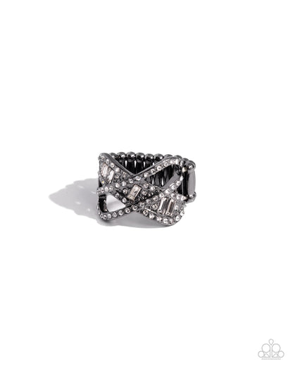 Triple Threat Twinkle - black - Paparazzi ring