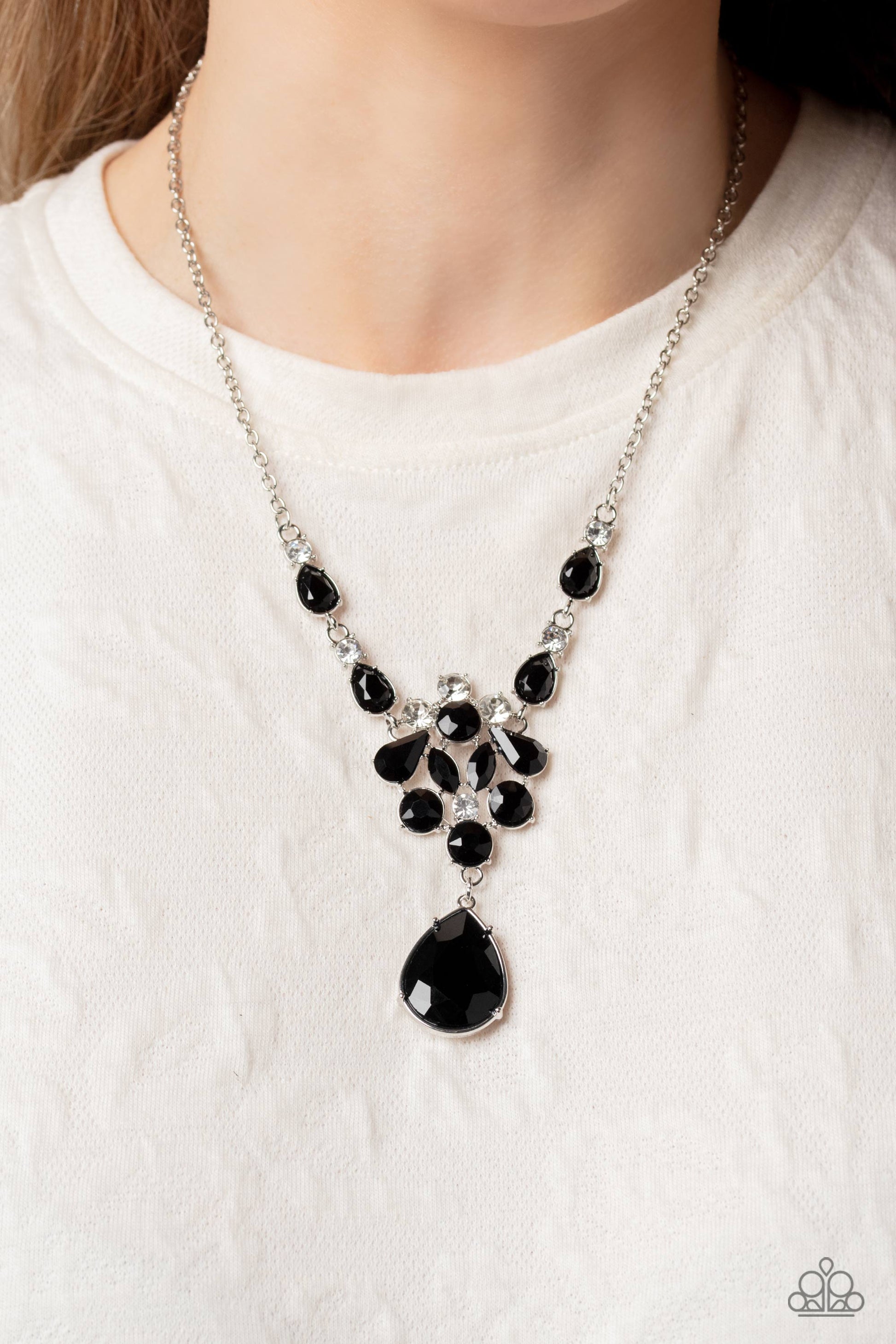 TWINKLE of an Eye - black - Paparazzi necklace