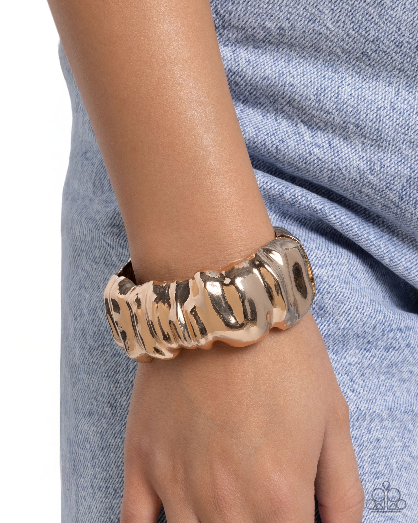 Warped Wheelhouse - gold - Paparazzi bracelet