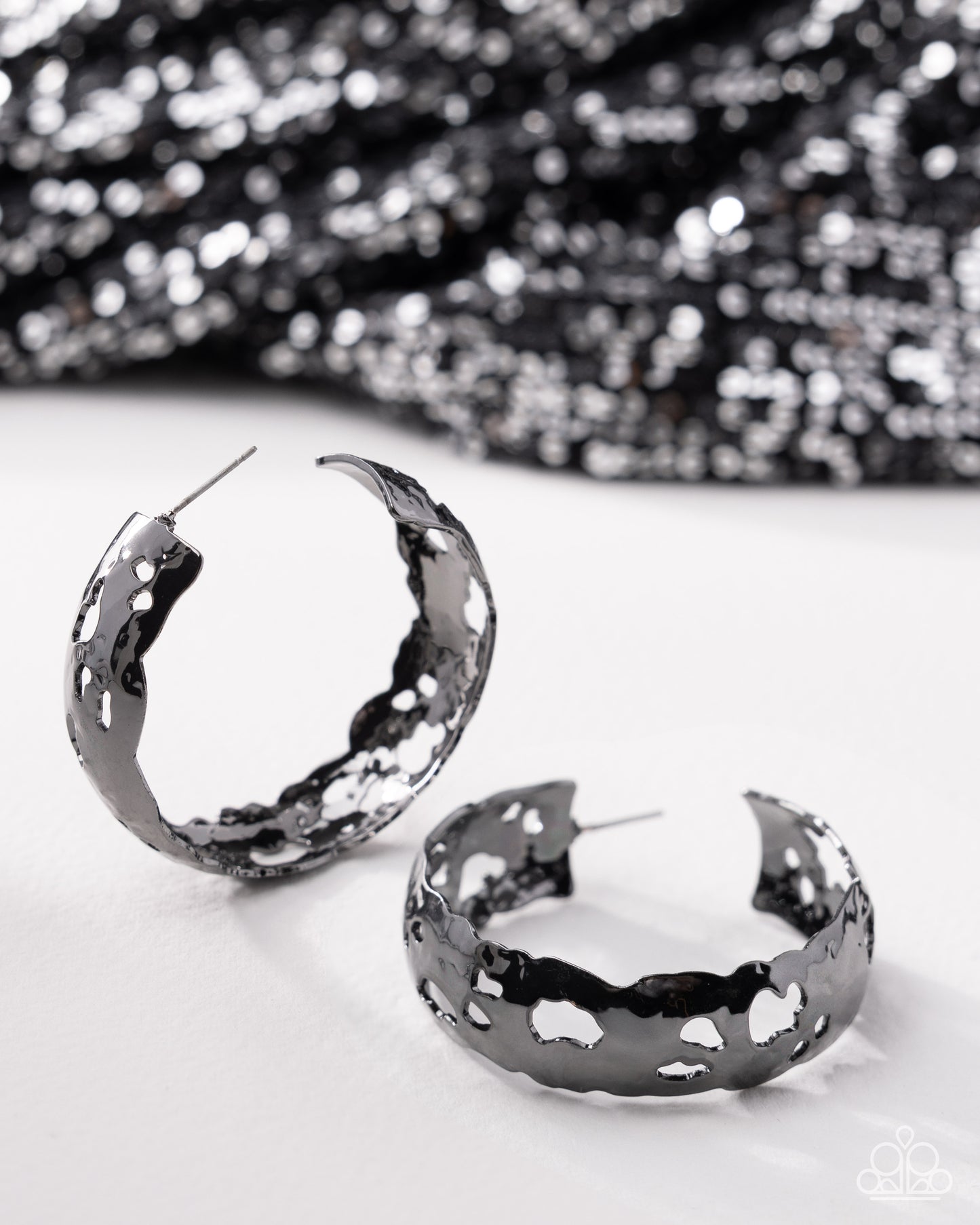 Warped Whisper - black - Paparazzi earrings