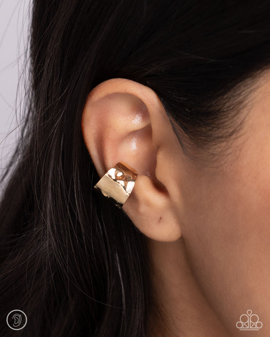 Warped Wonder - gold - Paparazzi ear cuff