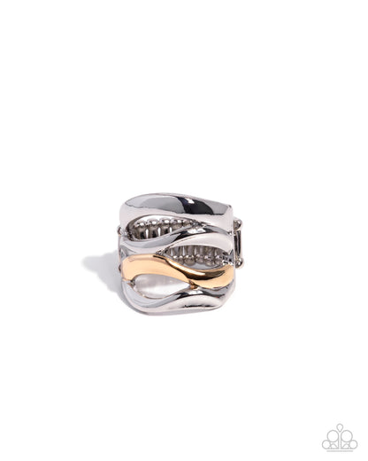Wavy Wardrobe - silver - Paparazzi ring
