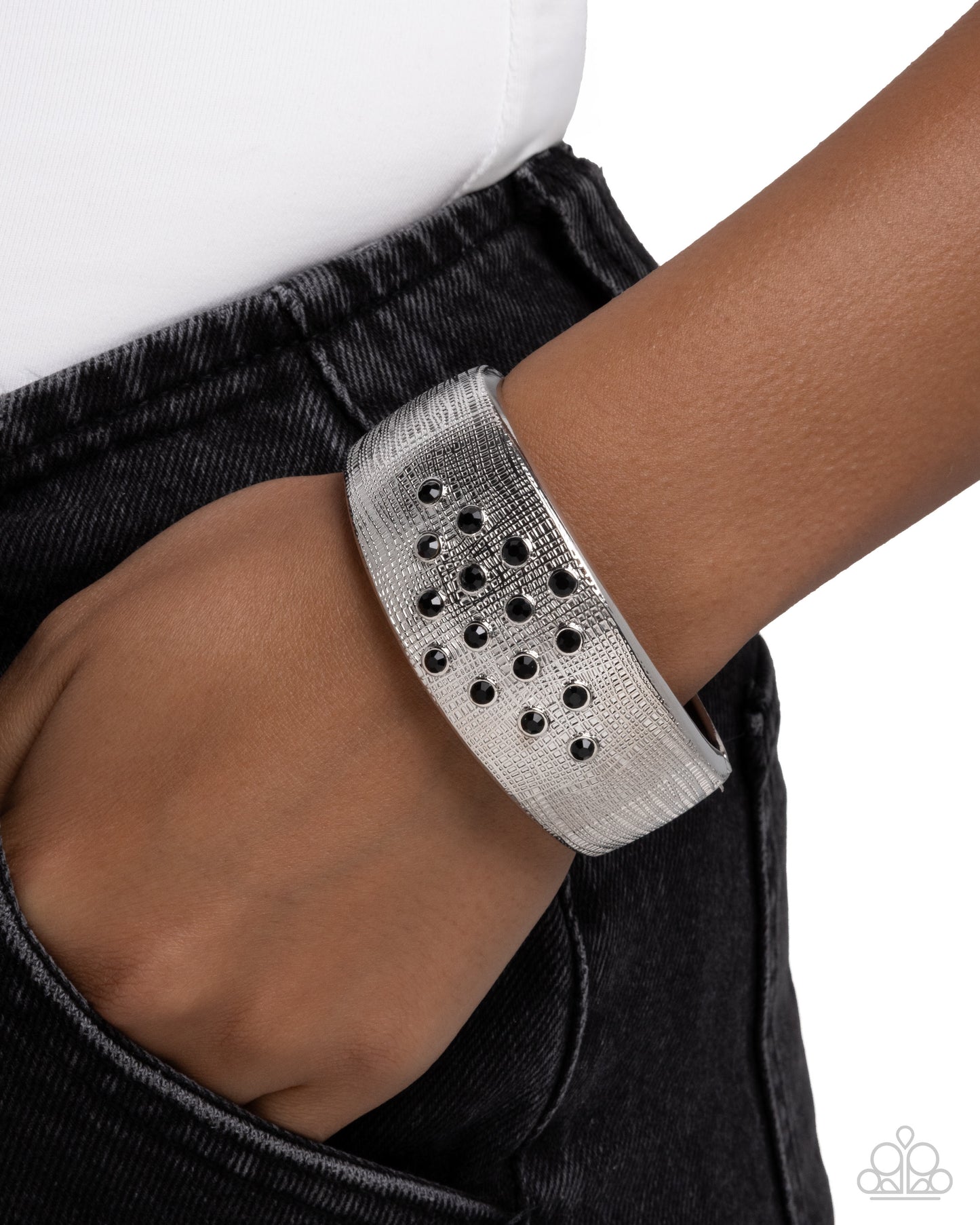 Whispered Wealth - black - Paparazzi bracelet