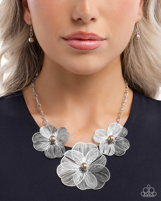Wiry Wreath - silver - Paparazzi necklace