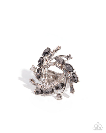 Wistful Wreath - silver - Paparazzi ring