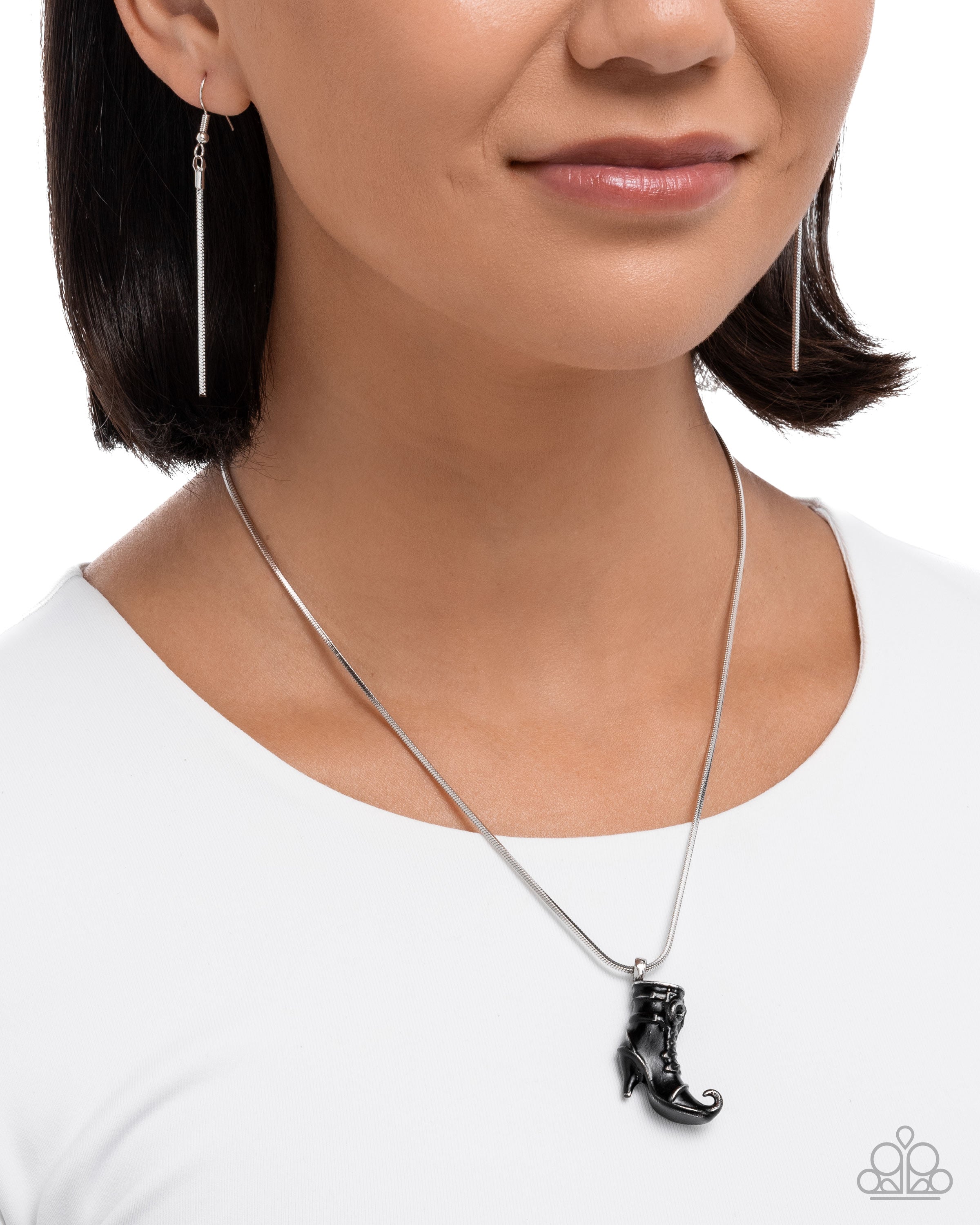 Witchs Fitting - black - Paparazzi necklace – JewelryBlingThing