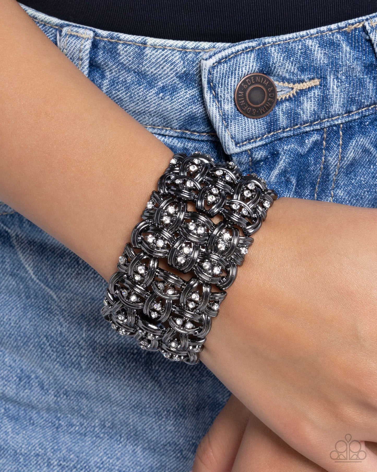 Woven Wardrobe - black - Paparazzi bracelet