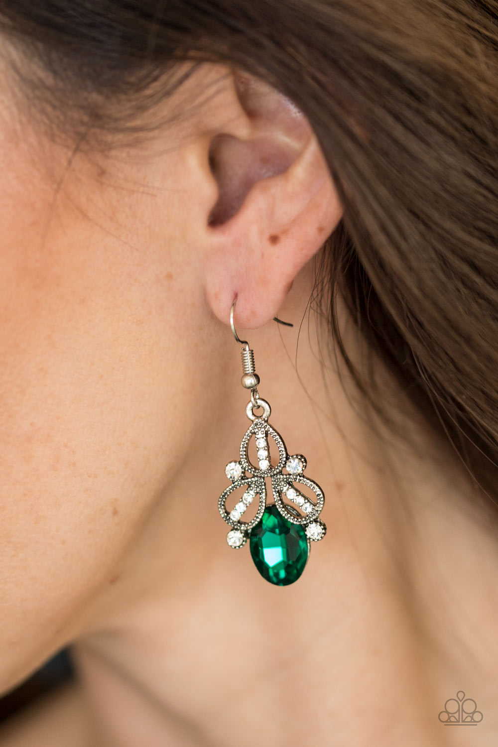 A Crown Pleaser - green - Paparazzi earrings