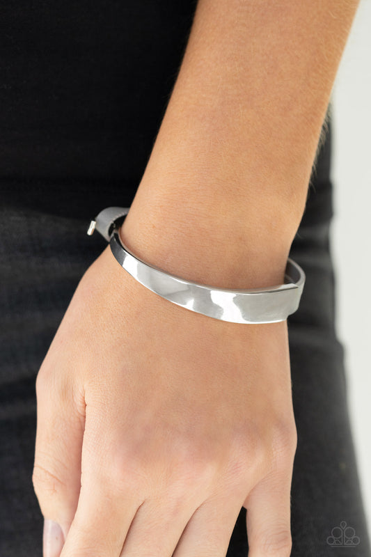 A Notch Above the Rest - silver - Paparazzi bracelet