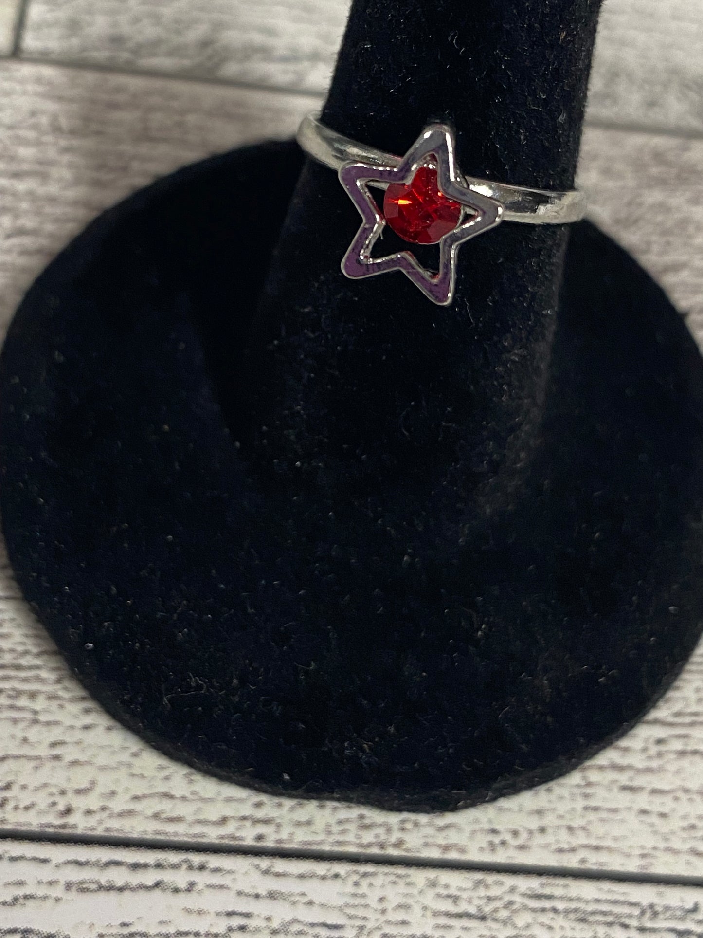 A Star Is Born - Paparazzi $1 Little Diva ring