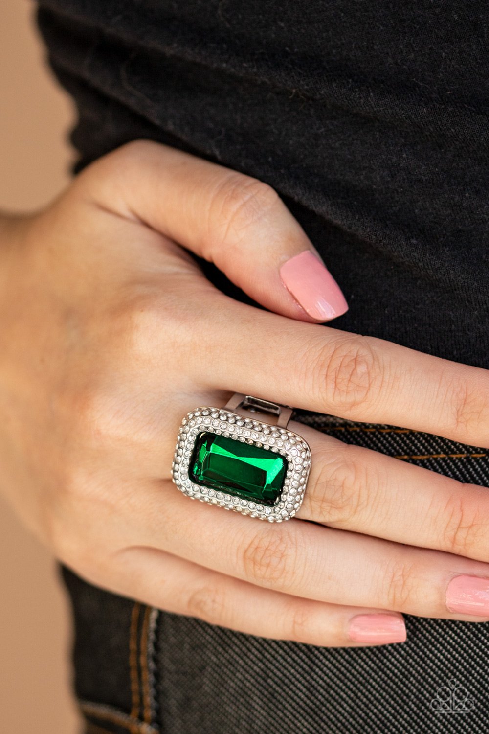 A Grand Statement Maker-green-Paparazzi ring