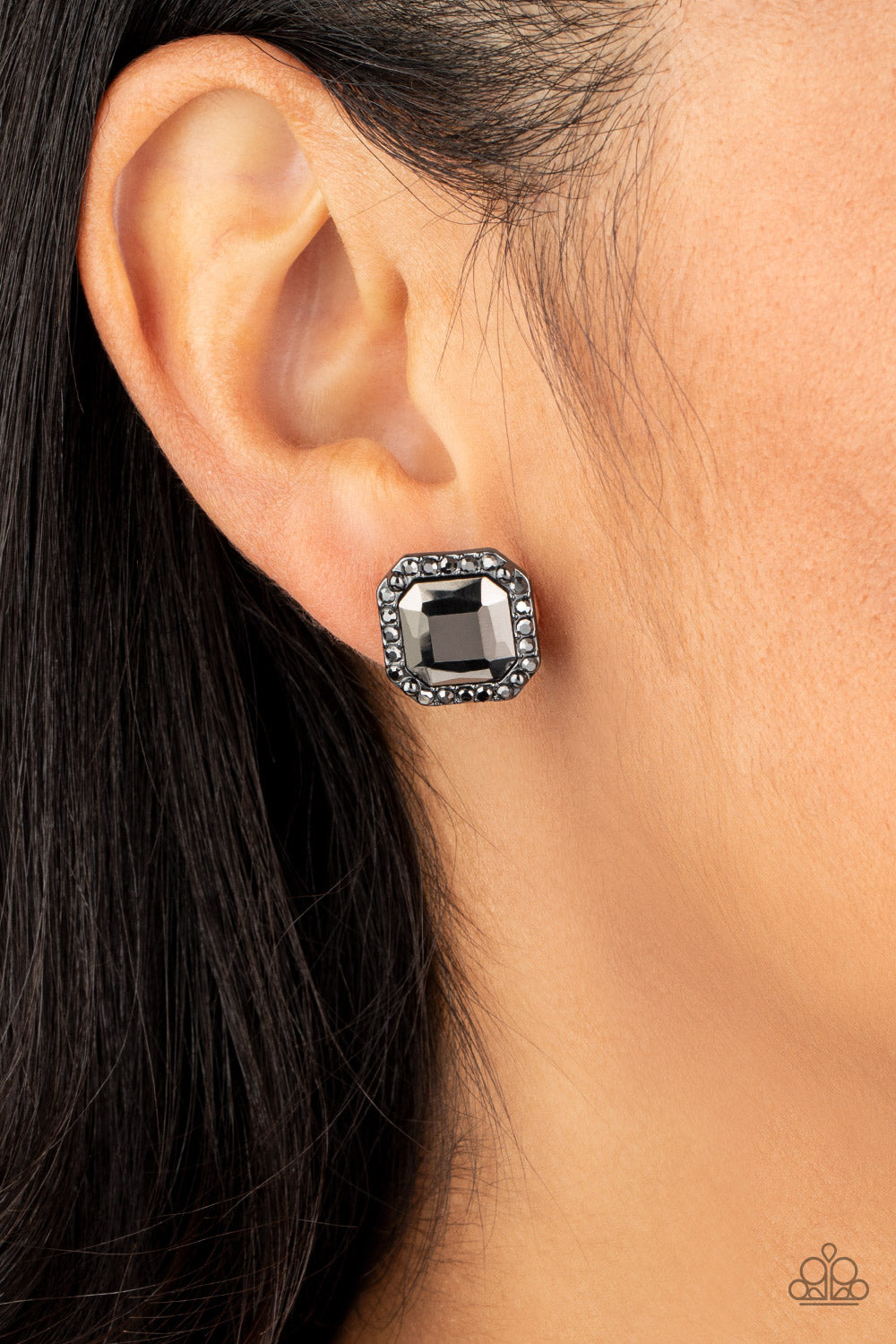 Act Your AGELESS - black - Paparazzi earrings