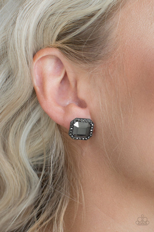 Act Your AGELESS - black - Paparazzi earrings