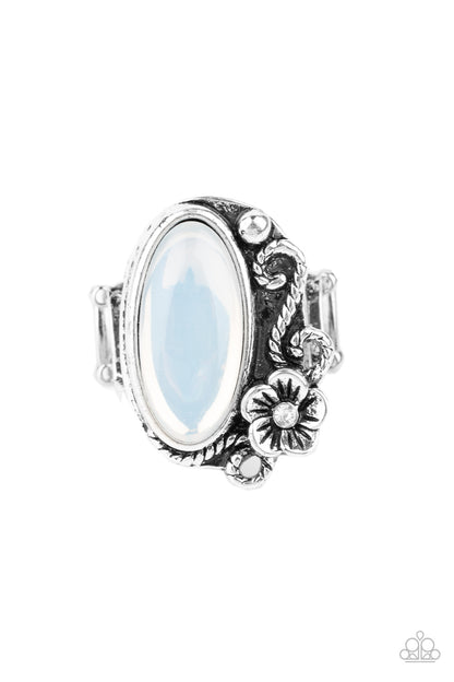 Any DAISY Now - white - Paparazzi ring